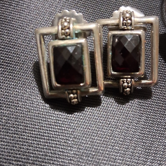 Elegant Gold and Black Filigree Earrings - Picture 4 of 7